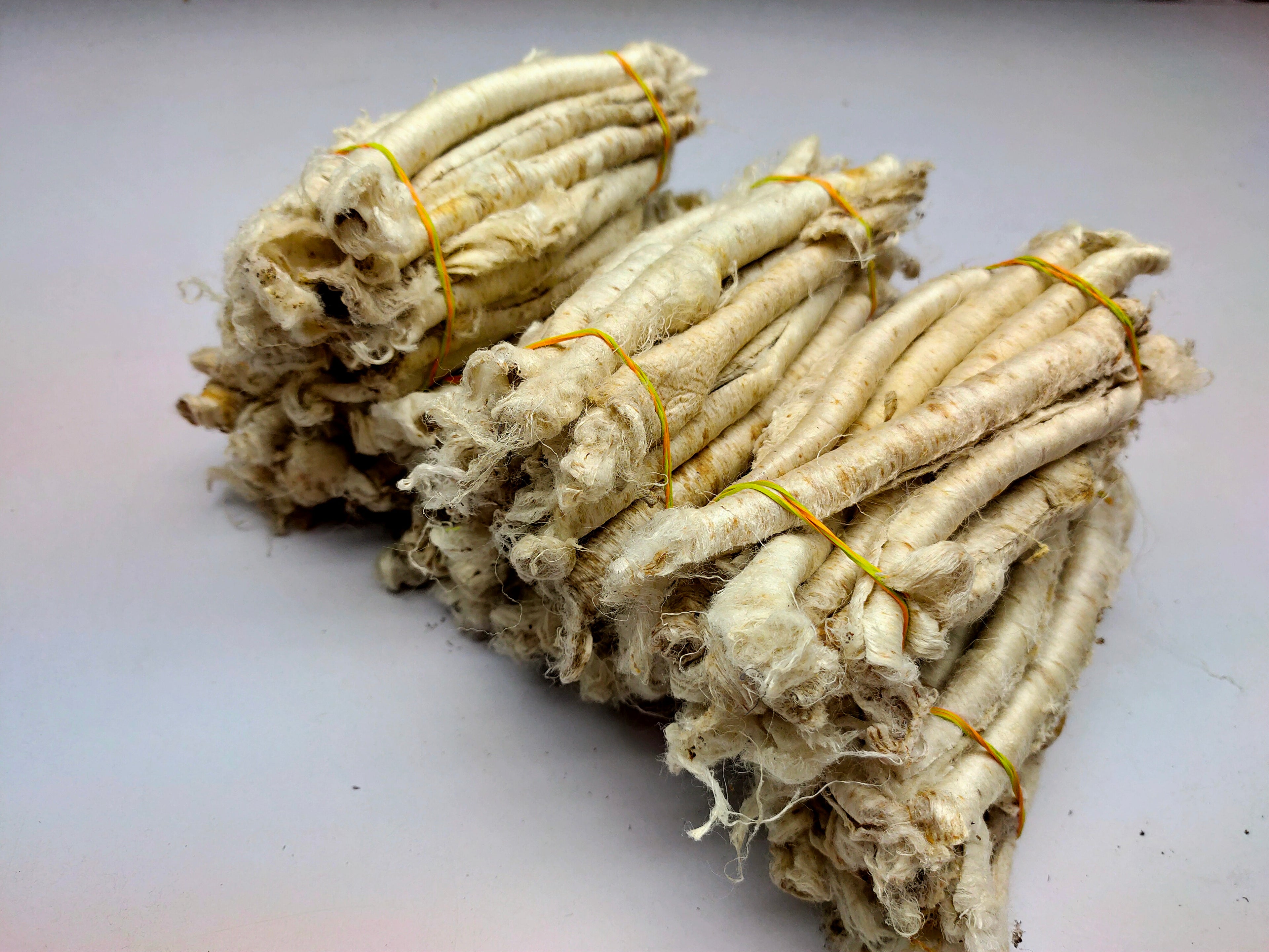 Carrier Rods Perfect for surface texture during felting and can be dyed as per need. If you sprinkle it with water and iron them flat then you can create a sort of silk paper. 